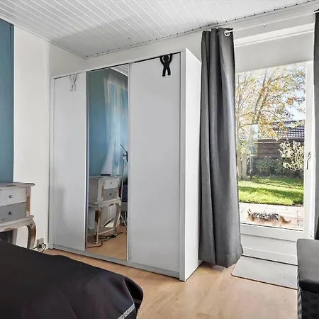 בית נופש S718-stroby-svalemosevej-18 Strøby Ladeplads